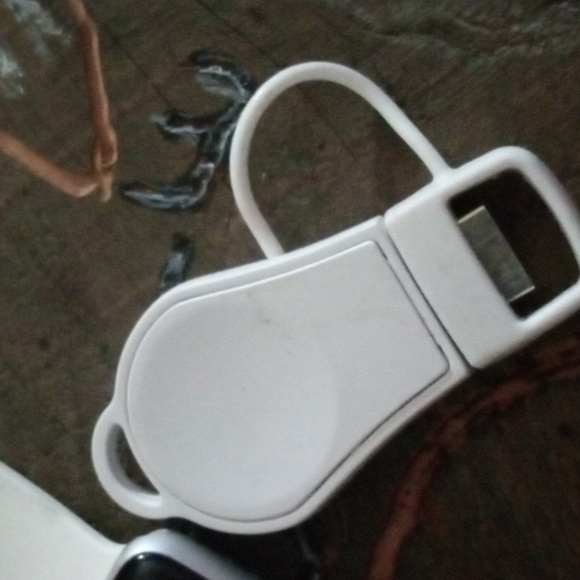 Apple watch and charger - Picture 3 of 4